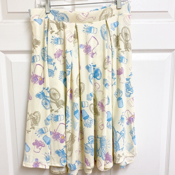 LuLaRoe Dresses & Skirts - LulaRoe Sz M Madison Bicycle Skirt